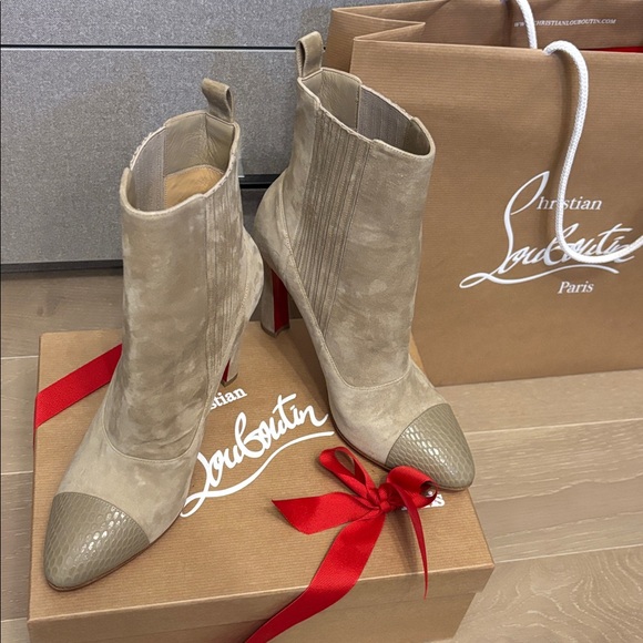 CHRISTIAN LOUBOUTIN
Me In The 90s 100 suede and leather boots - Picture 7 of 9